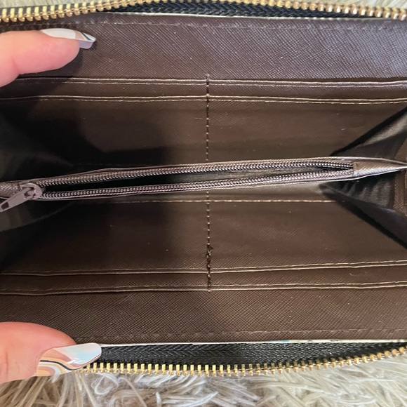 ELIMPAUL Zip Around Clutch - Picture 4 of 5